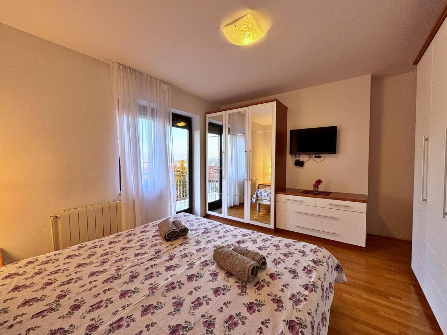 Apartments Katarina Malinska Esterno foto