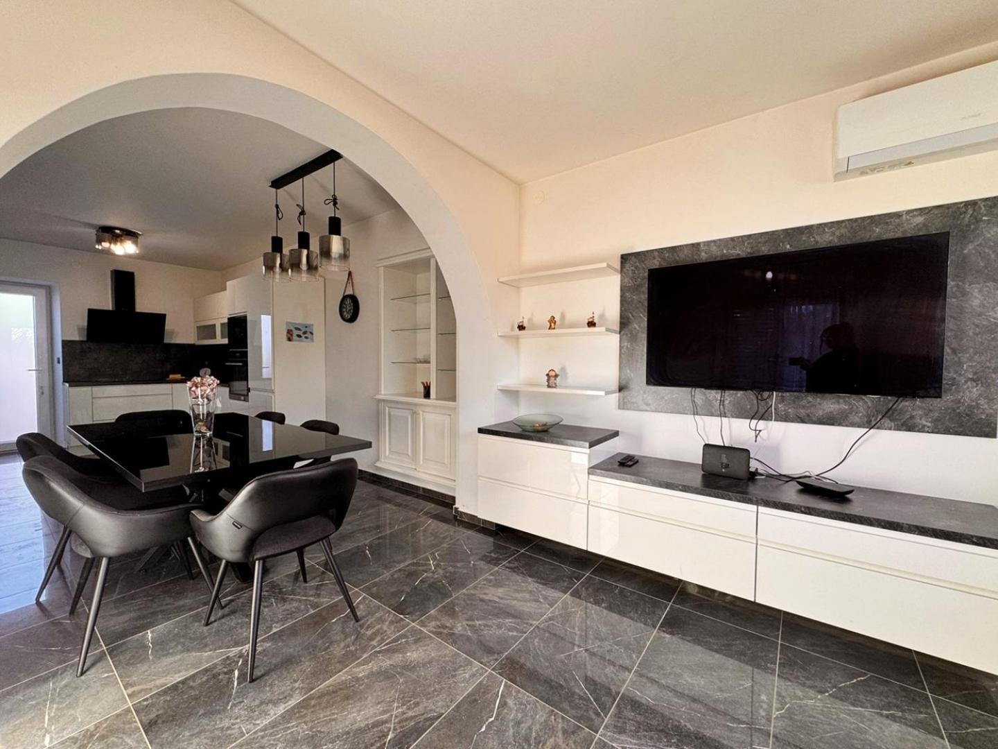 Apartments Katarina Malinska Esterno foto